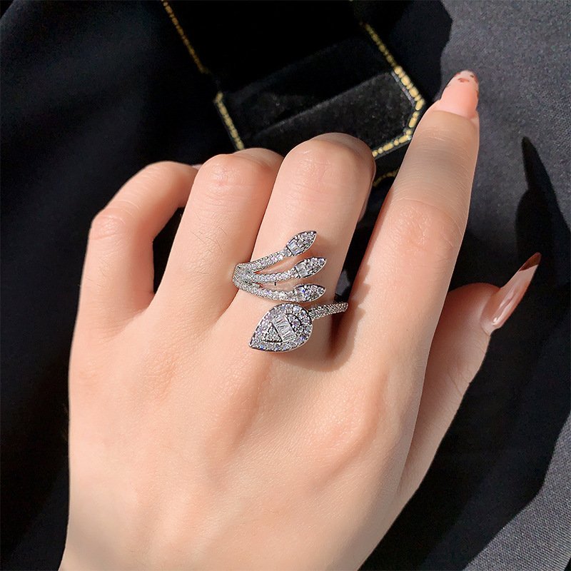 Creative Leaves Zircon Ring Fashion - Image 2
